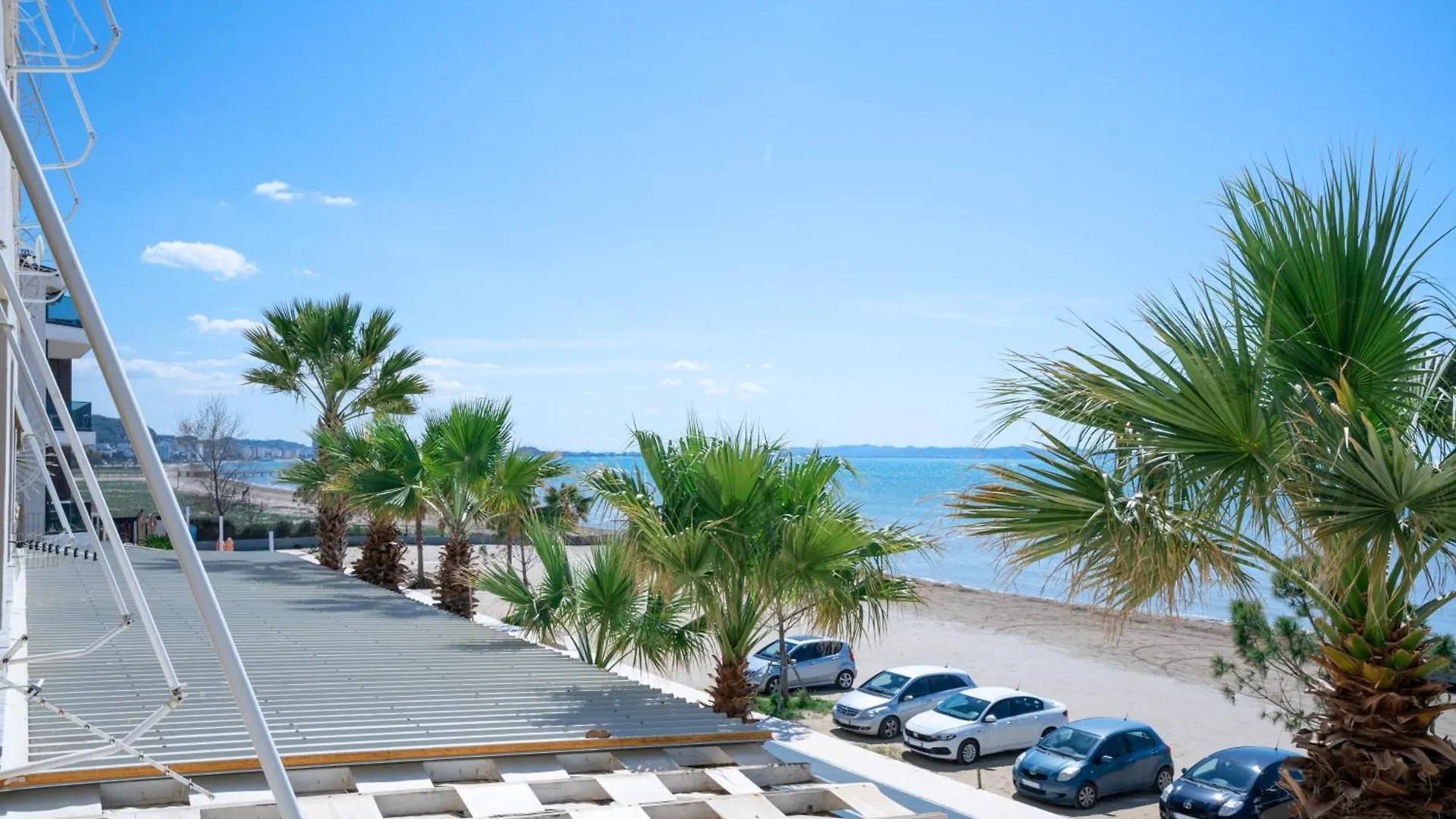 Sea View-Palm Trees Apartment Durrës
