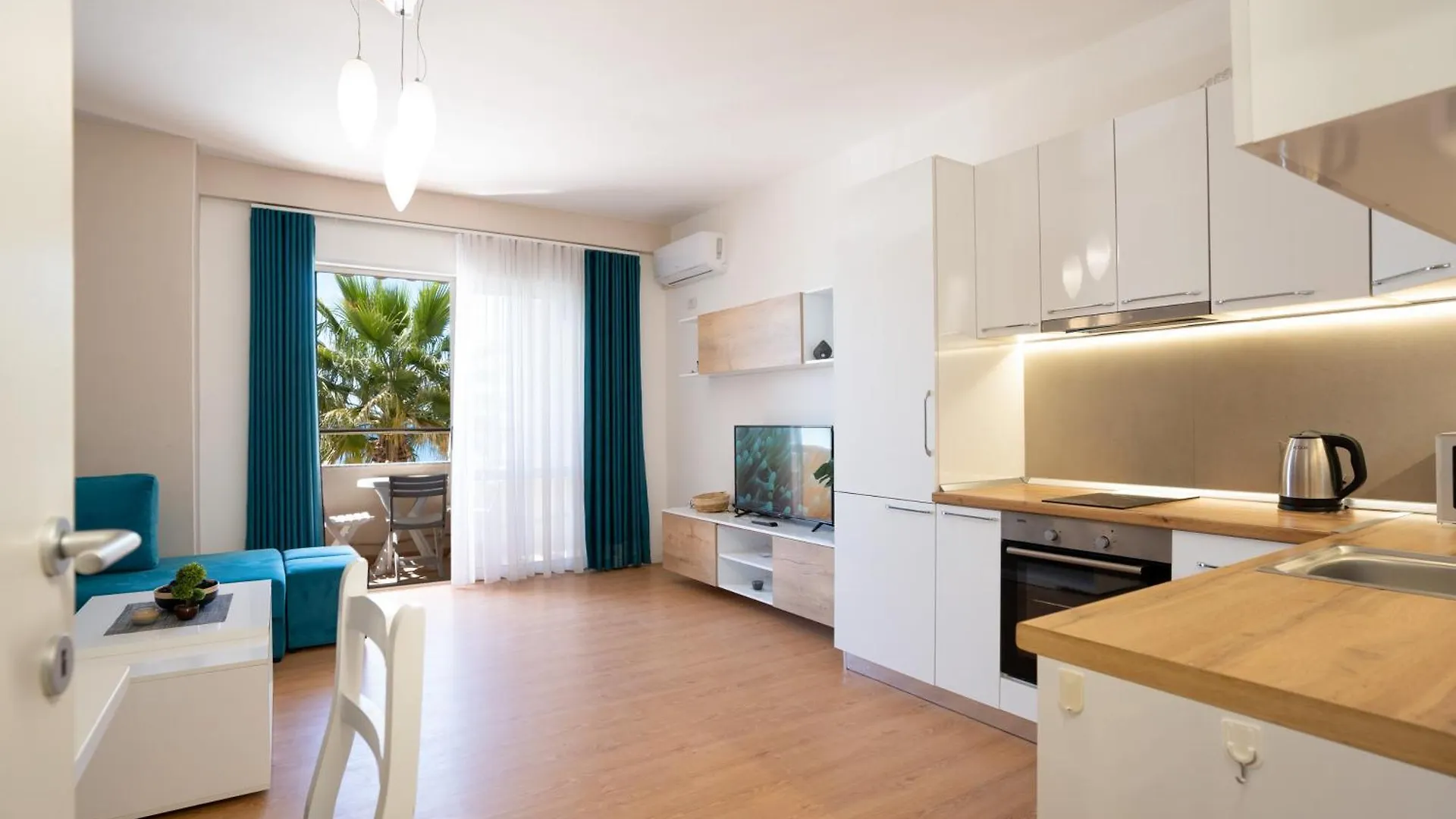 Sea View-Palm Trees Apartment Durrës