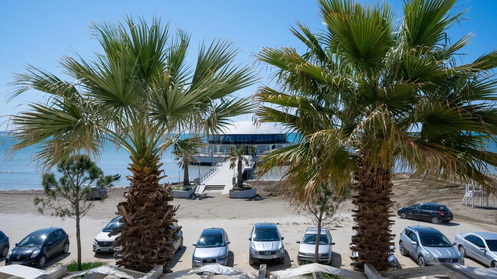 Sea View-Palm Trees Apartment Durrës